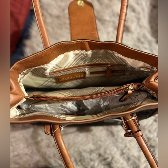 London Fog Handbag - Picture 4 of 4